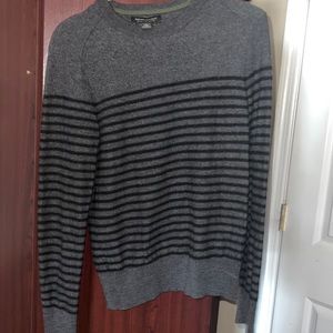 banana republic sweater, very soft inside and not itchy at all. super comfy